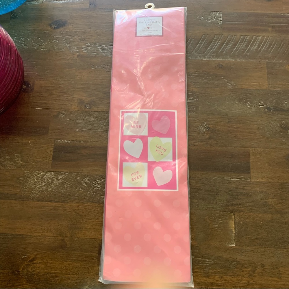 ✅ Valentine’s Day pink hearts silk screen decorative flag 28in x 40in